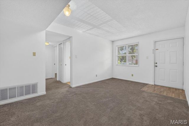 9194 Wrenwood Lane, Brentwood, MO 63144