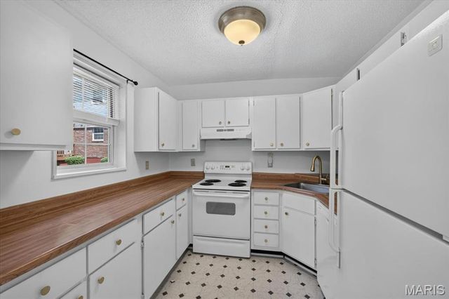 9194 Wrenwood Lane, Brentwood, MO 63144