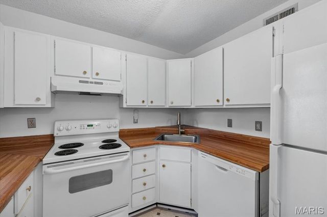9194 Wrenwood Lane, Brentwood, MO 63144