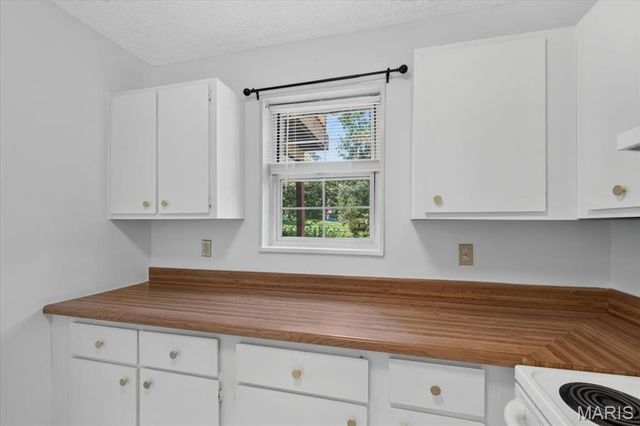 9194 Wrenwood Lane, Brentwood, MO 63144
