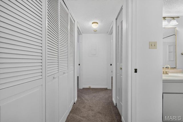 9194 Wrenwood Lane, Brentwood, MO 63144