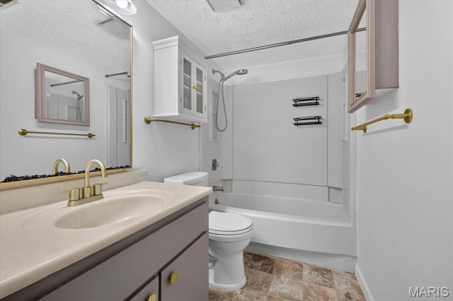 9194 Wrenwood Lane, Brentwood, MO 63144