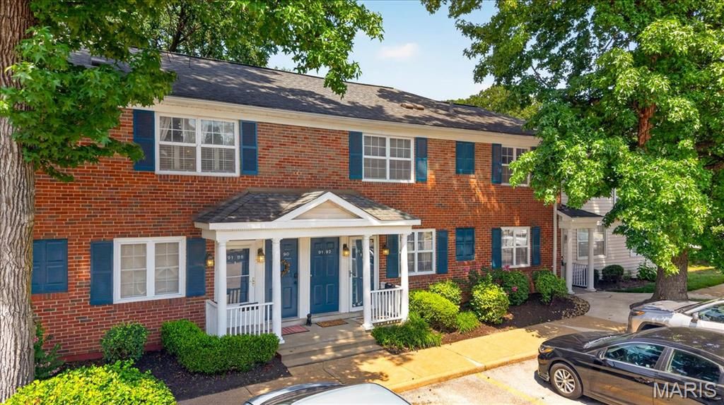 9194 Wrenwood Lane, Brentwood, MO 63144