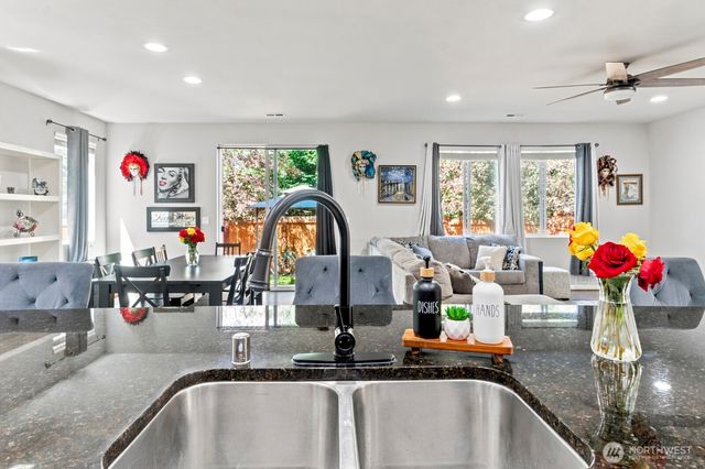 8825 Corona Court NE, Lacey, WA 98516