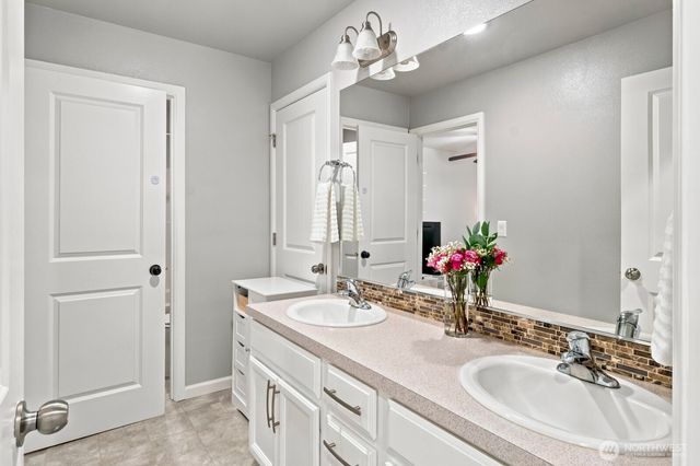 8825 Corona Court NE, Lacey, WA 98516