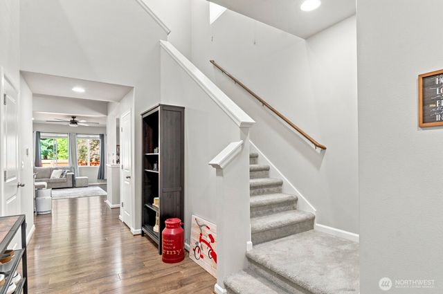 8825 Corona Court NE, Lacey, WA 98516