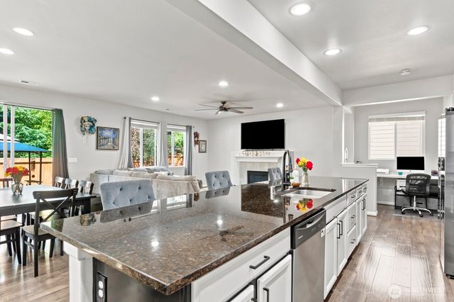 8825 Corona Court NE, Lacey, WA 98516