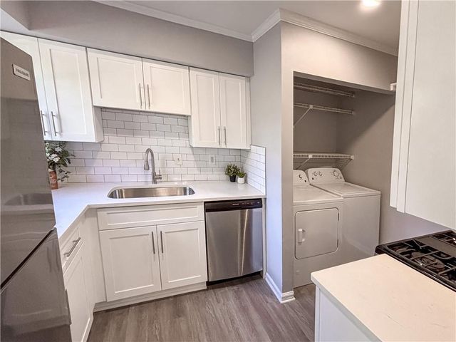 386 Leisure SW Court, Marietta, GA 30064