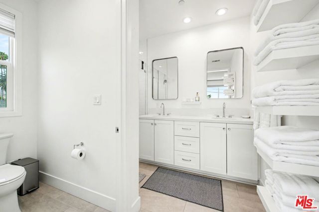1209 N Commonwealth Avenue, Los Angeles, CA 90029