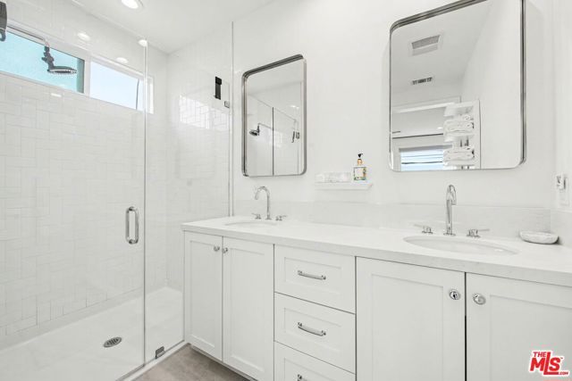 1209 N Commonwealth Avenue, Los Angeles, CA 90029