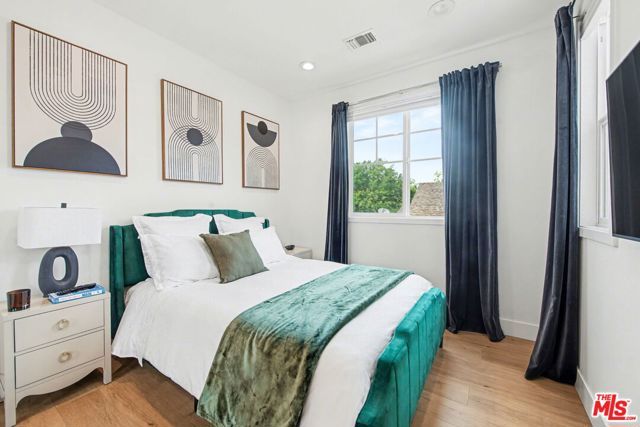1209 N Commonwealth Avenue, Los Angeles, CA 90029