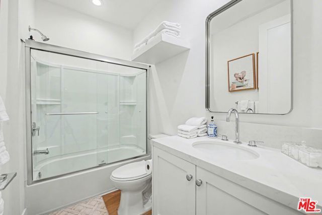 1209 N Commonwealth Avenue, Los Angeles, CA 90029