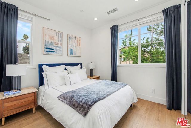 1209 N Commonwealth Avenue, Los Angeles, CA 90029