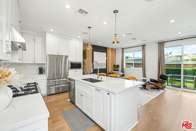 1209 N Commonwealth Avenue, Los Angeles, CA 90029