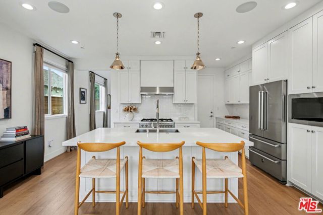 1209 N Commonwealth Avenue, Los Angeles, CA 90029