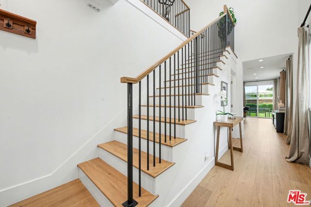1209 N Commonwealth Avenue, Los Angeles, CA 90029