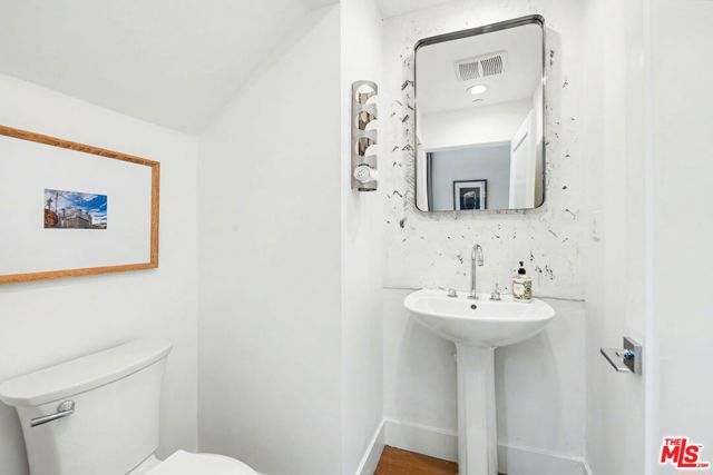 1209 N Commonwealth Avenue, Los Angeles, CA 90029
