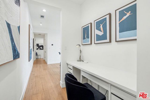 1209 N Commonwealth Avenue, Los Angeles, CA 90029