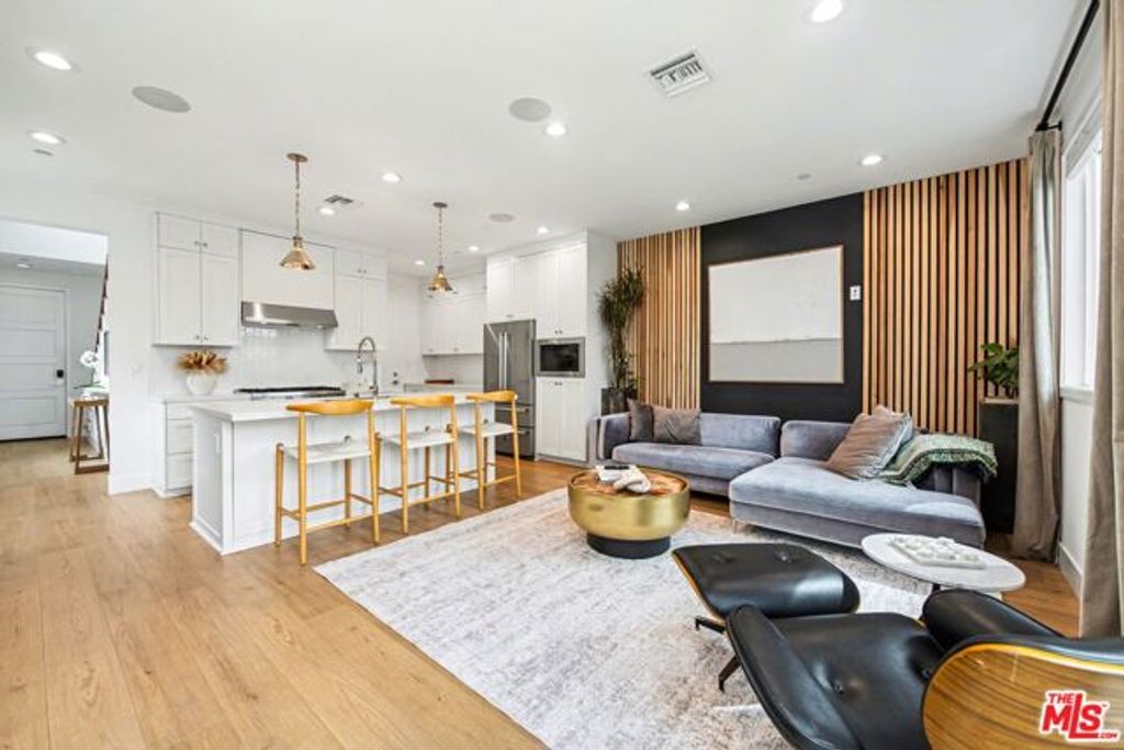 1209 N Commonwealth Avenue, Los Angeles, CA 90029