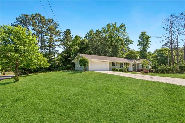 805 Gettysburg Trail NE, Kennesaw, GA 30144