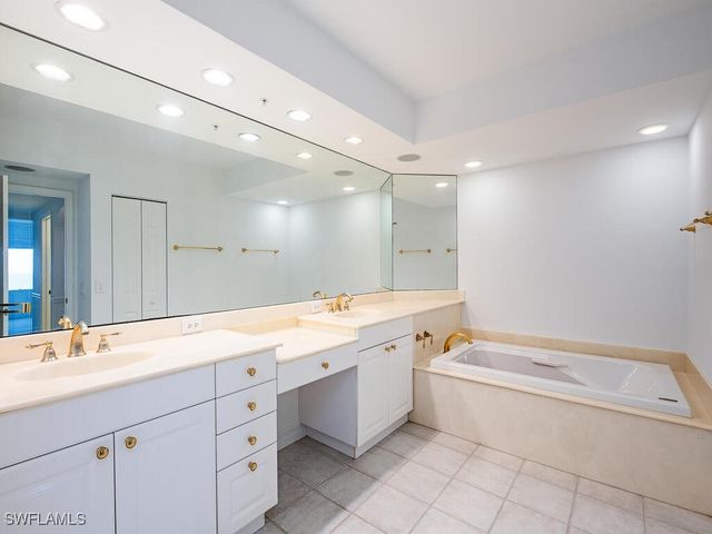 7425 Pelican Bay BLVD 1005, Naples, FL 34108