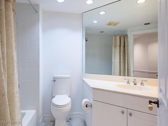 7425 Pelican Bay BLVD 1005, Naples, FL 34108