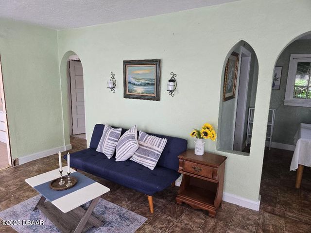 542 Westmoreland Road, Daytona Beach, FL 32114