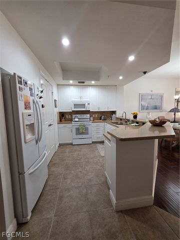 5706 Cape Harbour DR 211, Cape Coral, FL 33914