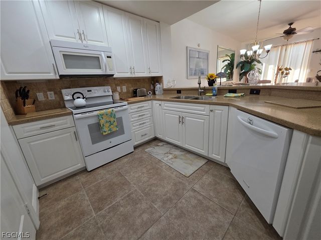 5706 Cape Harbour DR 211, Cape Coral, FL 33914