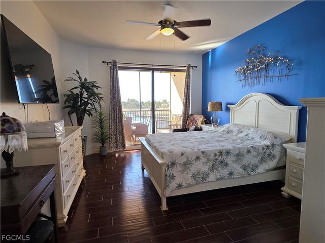 5706 Cape Harbour DR 211, Cape Coral, FL 33914