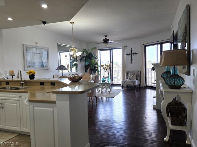 5706 Cape Harbour DR 211, Cape Coral, FL 33914