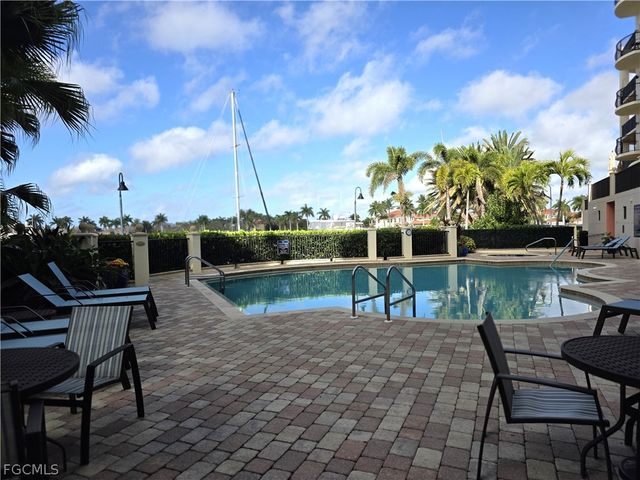 5706 Cape Harbour DR 211, Cape Coral, FL 33914