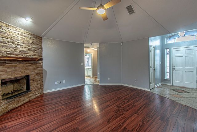 348 Craddock Drive, Glenn Heights, TX 75154