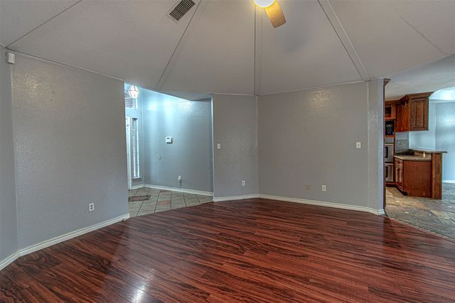 348 Craddock Drive, Glenn Heights, TX 75154