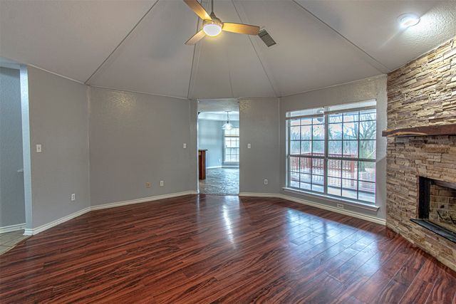 348 Craddock Drive, Glenn Heights, TX 75154