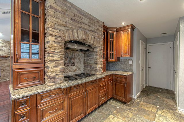 348 Craddock Drive, Glenn Heights, TX 75154