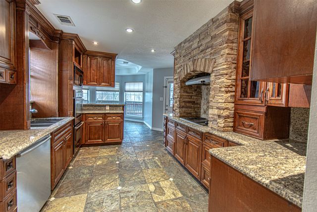 348 Craddock Drive, Glenn Heights, TX 75154