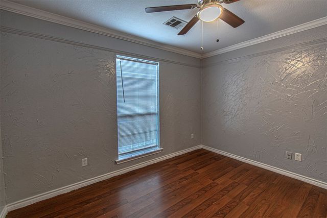 348 Craddock Drive, Glenn Heights, TX 75154