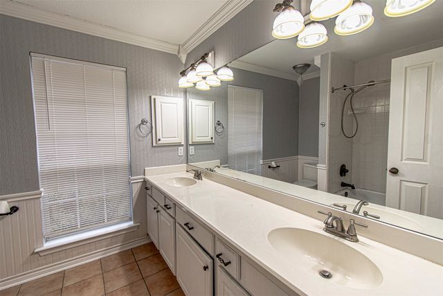 348 Craddock Drive, Glenn Heights, TX 75154