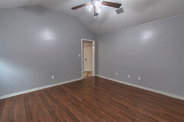 348 Craddock Drive, Glenn Heights, TX 75154