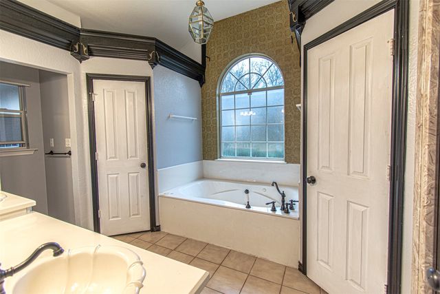 348 Craddock Drive, Glenn Heights, TX 75154