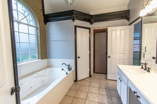 348 Craddock Drive, Glenn Heights, TX 75154