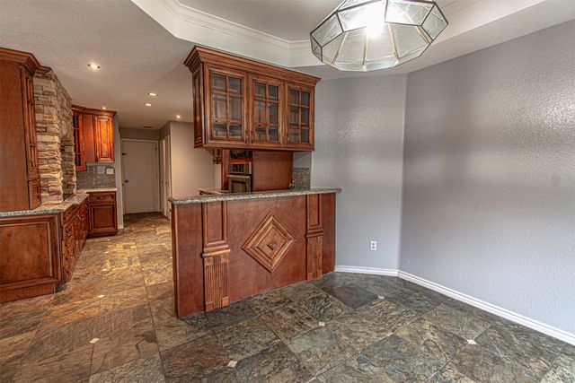 348 Craddock Drive, Glenn Heights, TX 75154