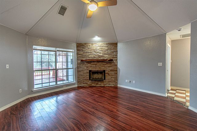 348 Craddock Drive, Glenn Heights, TX 75154