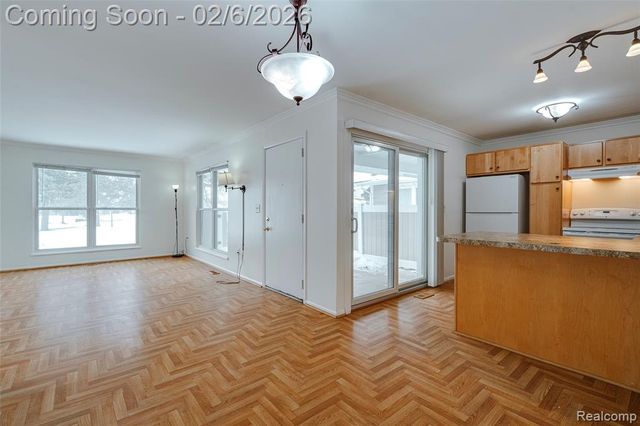 39615 Village Wood Lane, Novi, MI 48375