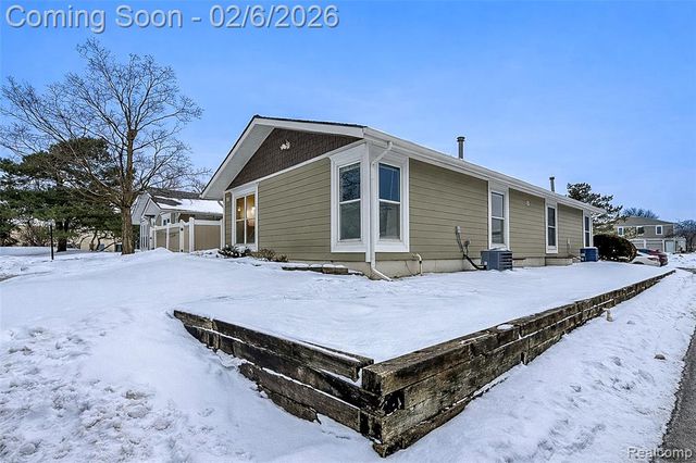 39615 Village Wood Lane, Novi, MI 48375