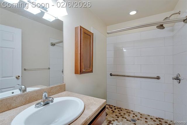 39615 Village Wood Lane, Novi, MI 48375