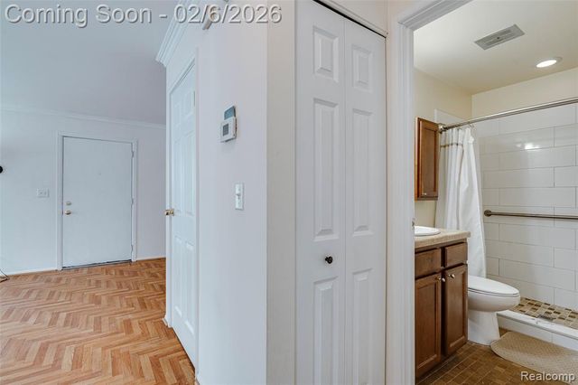 39615 Village Wood Lane, Novi, MI 48375