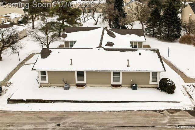 39615 Village Wood Lane, Novi, MI 48375