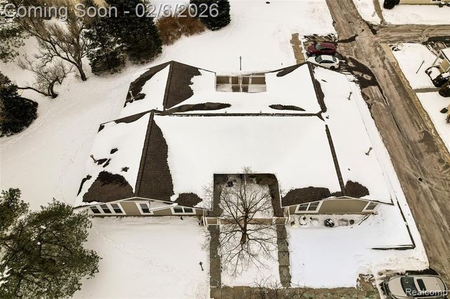 39615 Village Wood Lane, Novi, MI 48375